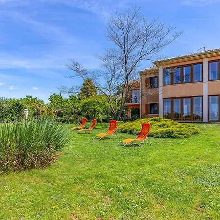 2 Bedroom In Gajana